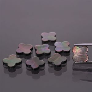 Trèfle en nacre noire 8x8 MM