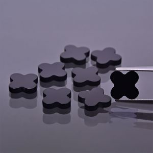Trèfle en onyx 8x8 MM