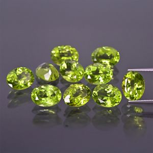 Pierre ovale, taille conique - Péridot 8x6 MM
